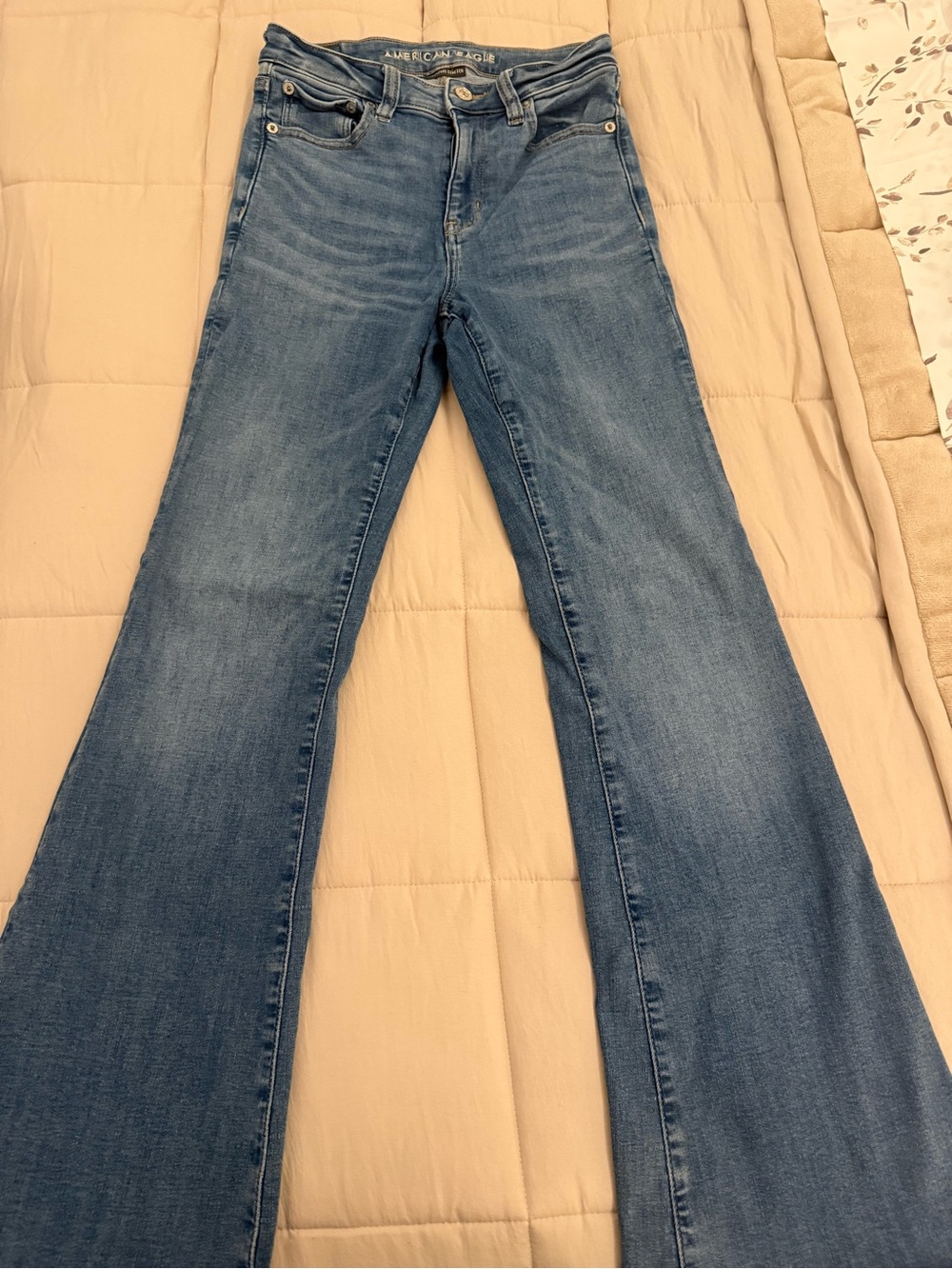 American Eagle Outfitters Women's Boot Cut Jeans in Medium Blue